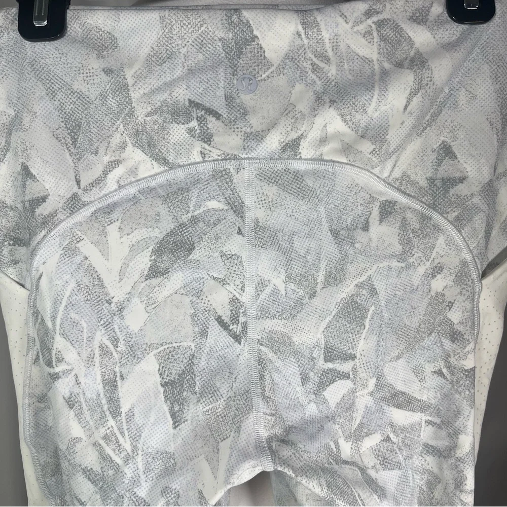 Lululemon Breezy Dot Cropped Workout Leggings Jasmine Pattern Gray/White Size 10
